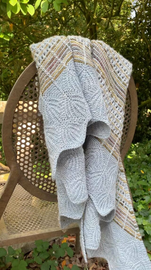 ASTER SHAWL is now available !
A stunning knitwear accessory designed by Natasja with the merino linen Inés Woolissime Yarns.
Just in love with my Aster, can’t wait to see your versions !
.
@moonstruck_knits 
#woolissimeyarns 
.
Modèle original en coloris Caffe Latte / Garance / Clay
Ma version Mist / Lodge / Heather
.
Sets de réalisation en boutique( lien sur réel)
Bundles available on woolissime.com ( link on the reel)
.
.
.
#astershawl #natasjahornby #moonstruck_knits #woolissimeyarns #woolissimeyarnsines #knitdesign #knittinginspiration #shawlknitting #knitweardesign #tricotezmoi #yarn #merinolinensingles #beautifulknit #knittersofcolor #knittersoftheworld